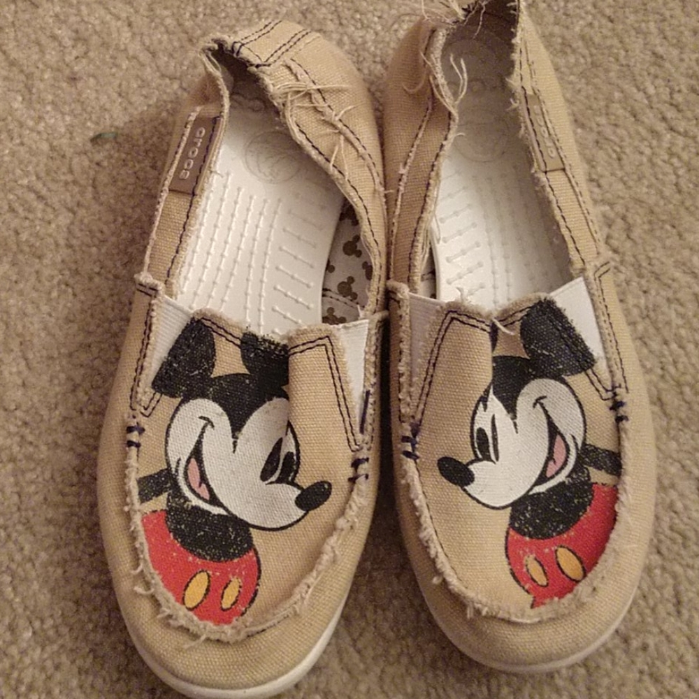 Slip on Canvas Disney Crocs Mickey Mouse sz 6